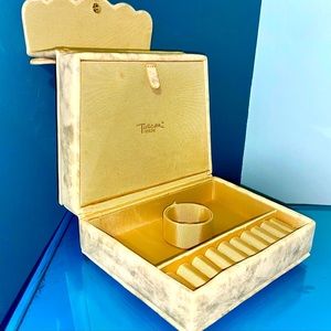 Beautiful, gorgeous Tuscan Vintage mobile jewelry box!!!